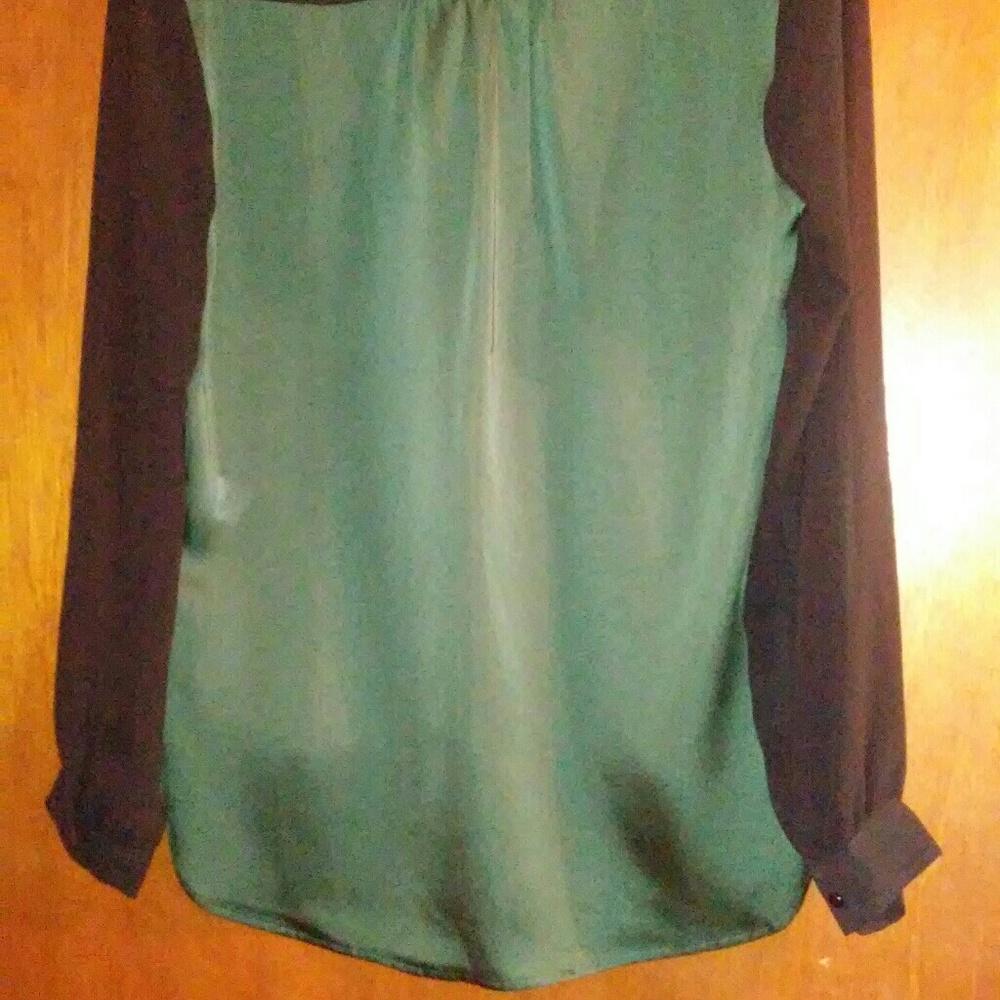 Ladies Top - Picture 2 of 2
